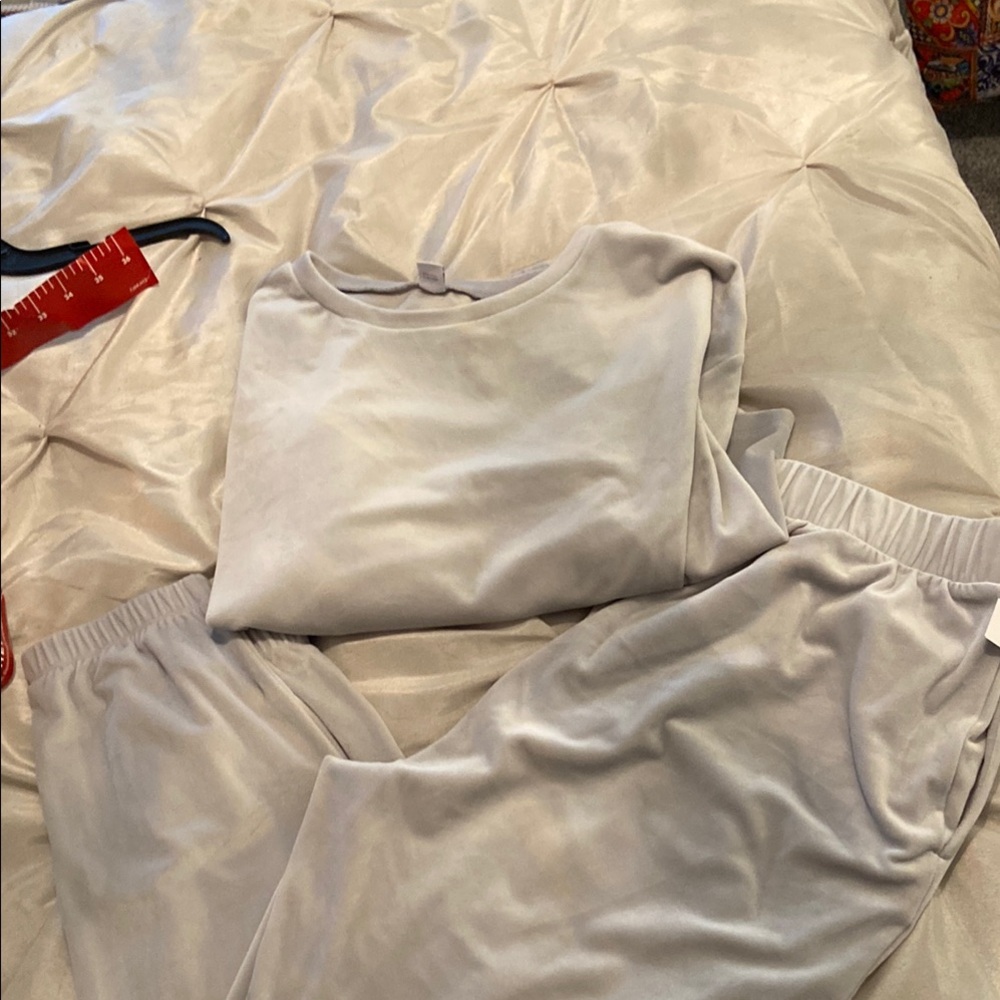NWT silver velvet jogging set - Picture 2 of 7